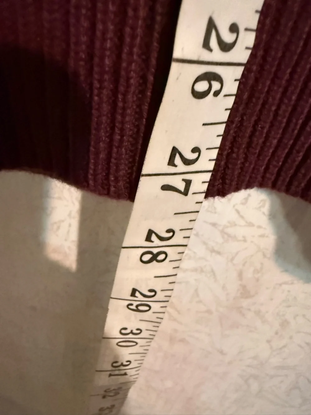 Express Men's Cable Knit Crew Neck Sweater in a burgundy wine color. Sz Lg